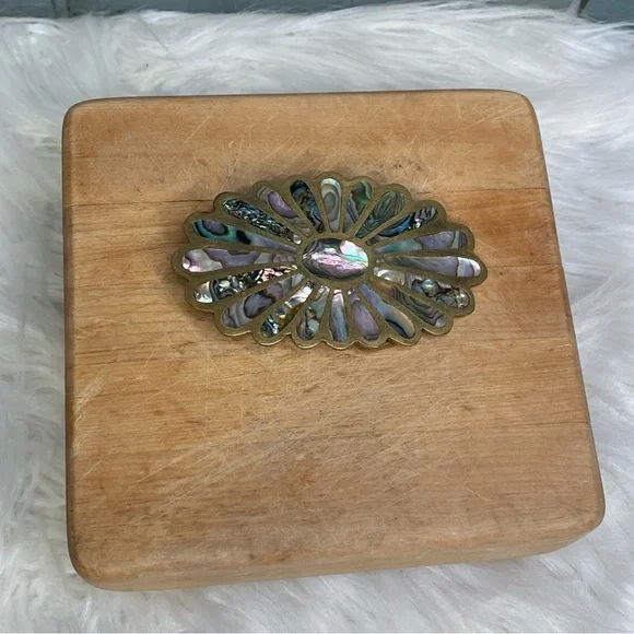 Vintage | Accessories | Vintage Brass Abalone Shell  display picture 1